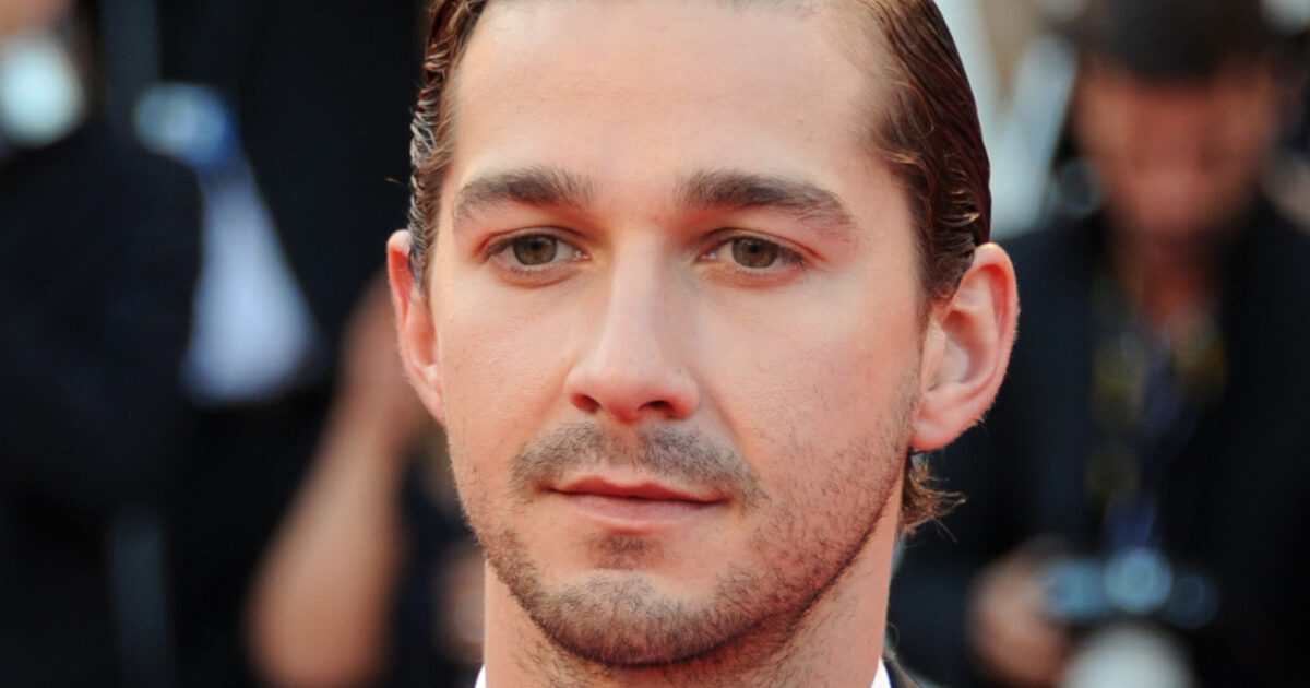 Shia LaBeouf condannato alla libertà vigilata dopo essersi dichiarato colpevole. L’attore ha preso a pugni alcuni clienti di un bar durante il Mardi Gras