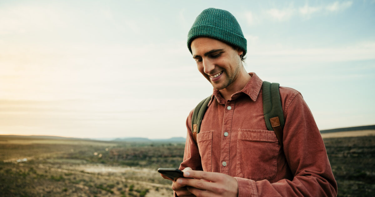 La vacanza la decide l’algoritmo: il 79% dei giovani sceglie mete e itinerari dai social ed è disposto a fare qualcosa di completamente fuori dall’ordinario al solo scopo di poterlo raccontare online