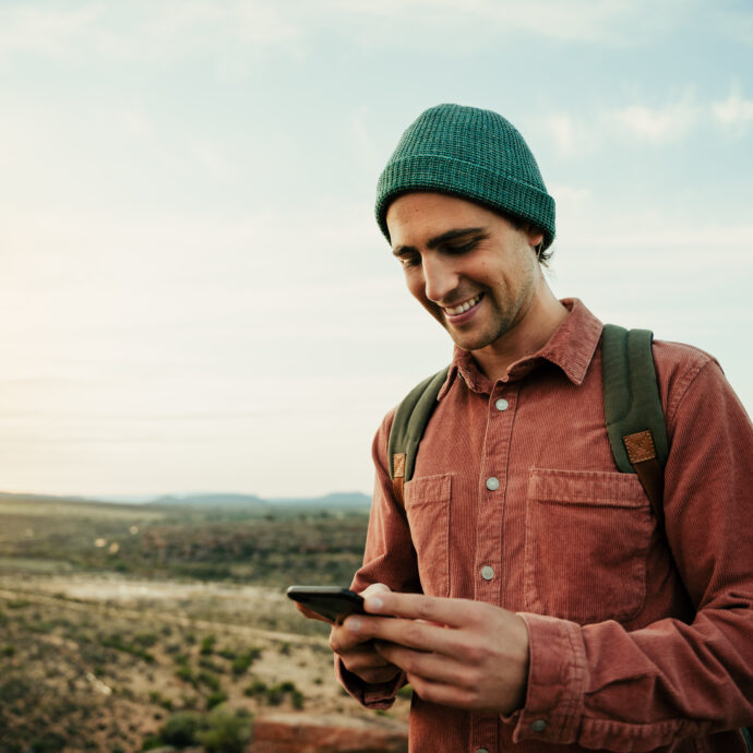 La vacanza la decide l’algoritmo: il 79% dei giovani sceglie mete e itinerari dai social ed è disposto a fare qualcosa di completamente fuori dall’ordinario al solo scopo di poterlo raccontare online
