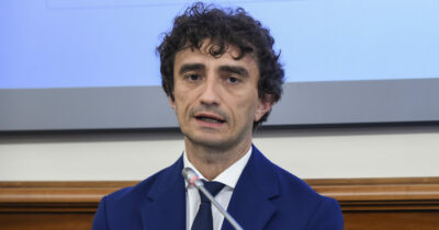 Copertina di Legge elettorale, approvato il testo base: tempi compressi sugli emendamenti. Le opposizioni: “Umiliante forzatura”