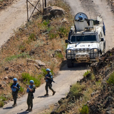Copertina di Libano-Israele: “Nuovo accordo di tregua”. Ma nel sud viene ucciso un casco Blu serbo. L’Idf: “Centrato da un mortaio di Hezbollah”