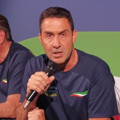 Copertina di Vannacci: “Pozzolo? Resta nel partito”. E incalza i giornalisti: “Mi date una definizione di ubriaco?” | Video