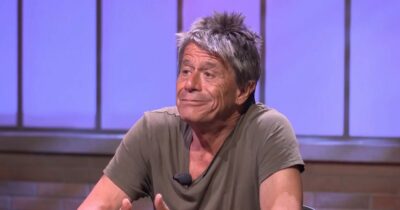 Copertina di Carrère a Travaglio: “Ho votato Macron, ma è il candidato perfetto per i ricchi. E poi è infastidito dal fatto che le persone non siano intelligenti quanto lui”