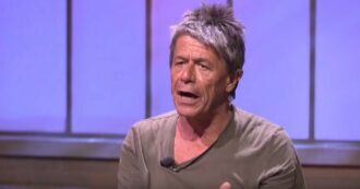 Copertina di De Gregori e non solo: l’artista deve prendere sempre posizione? Carrère a Travaglio: “Io mi fido poco delle mie stesse opinioni”