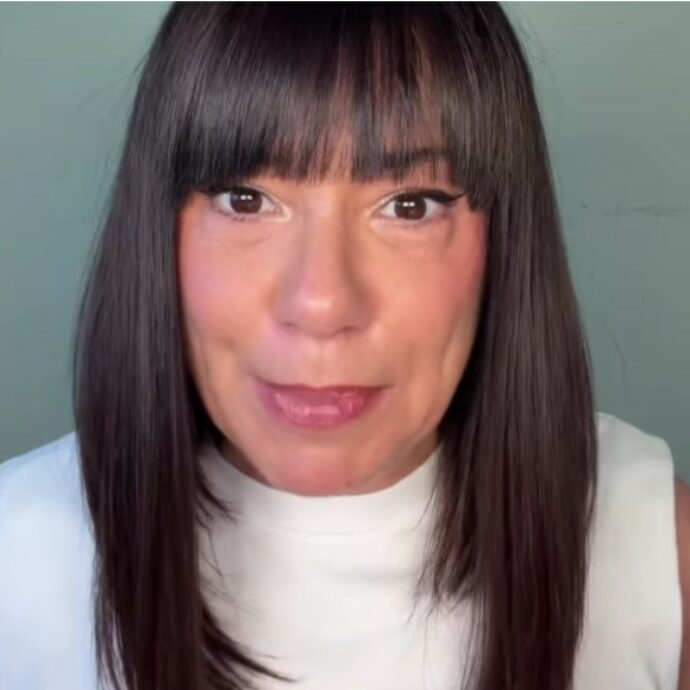 “Mia madre mi chiedeva di fotografarle il sedere di fianco alle altre per controllare se fossi ingrassata. Sulla grassofobia si regge un’industria intera”: l’Estetista Cinica e Clio Make Up si alleano nella “Beauty League”
