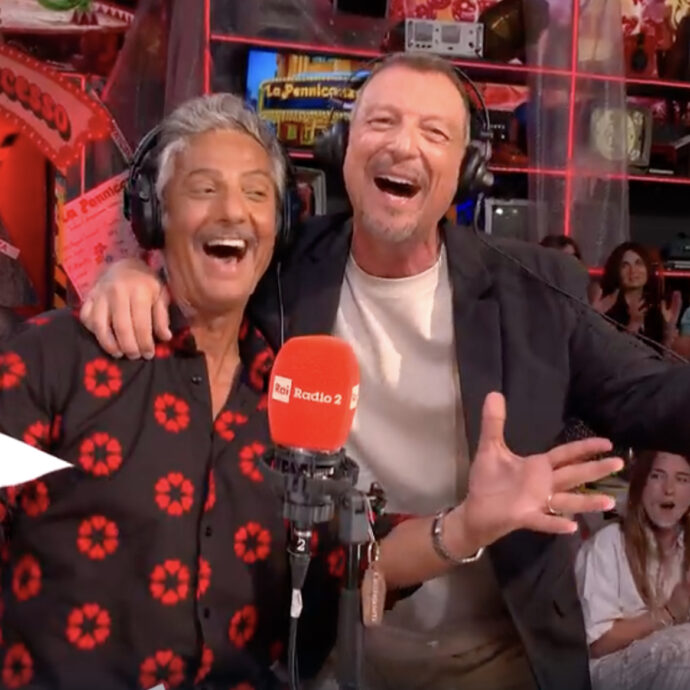 “Anche se la Rai ha dei muri enormi, io non ho paura e voglio superarli. Ho scartato Annalisa a Sanremo”: Amadeus torna dopo 2 anni. Fiorello scherza: “A settembre torni qui?”
