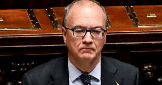 Copertina di Valditara insegue Vannacci sullo stop al velo integrale in classe, docenti divisi: “Propaganda”. “Necessario per riconoscere le studentesse”