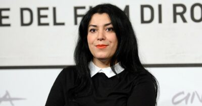 Copertina di Addio a Marjane Satrapi: con “Persepolis” l’Occidente scoprì la vita velata dell’Iran