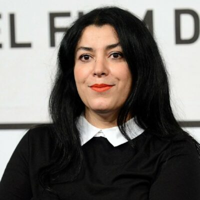 Copertina di Addio a Marjane Satrapi: con “Persepolis” l’Occidente scoprì la vita velata dell’Iran