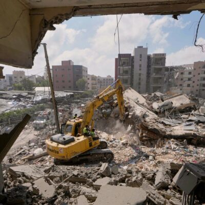 Copertina di A Beirut, tra droni israeliani e tende non c’è tregua: “Illusi, non reggerà”