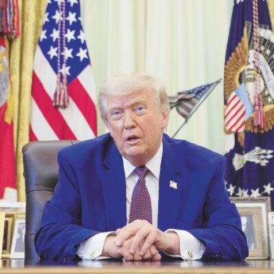 Copertina di Trump minaccia: “Accordo con l’Iran non definitivo, se si comporta male bombardiamo”. Media: “Memorandum potrebbe essere firmato oggi”