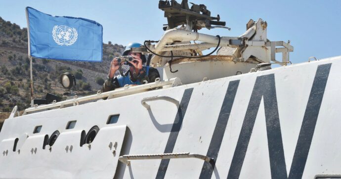 Colpita l’Unifil: ucciso casco blu serbo. 8 morti nei raid dell’Idf