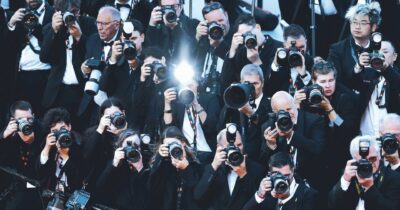 Copertina di Una foto dura 70 anni Cronaca e manifesti  diventano “creazioni”