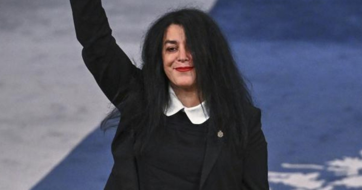 È morta a 56 anni Marjane Satrapi, autrice di “Persepolis”: “Stroncata dal dolore per la morte del marito Mattias, l’amore della sua vita”