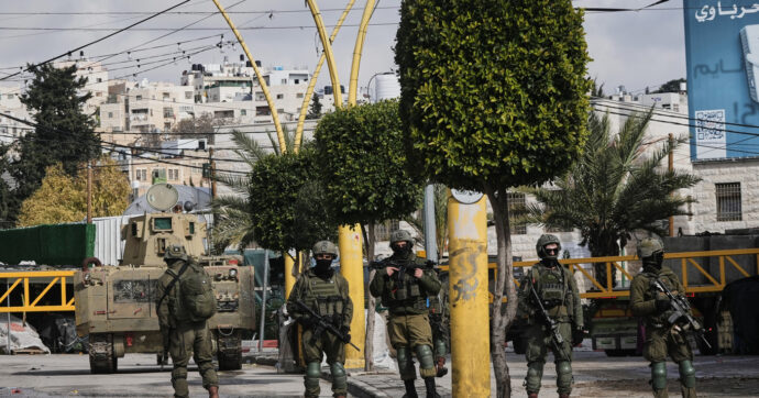 “Asilo in cambio di informazioni sui miliziani. Così i servizi israeliani ricattano i gay palestinesi che cercano protezione”
