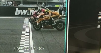 Copertina di Sono entrato nella stanza del timekeeping in MotoGp. Ecco come funziona il cervellone del cronometro