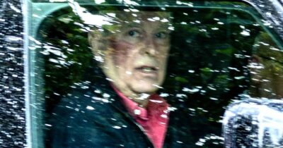 Copertina di Il mistero del livido sul volto di Andrea Mountbatten-Windsor: cosa è successo all’ex principe confinato a Sandringham? La foto “rubata” in auto scatena le ipotesi
