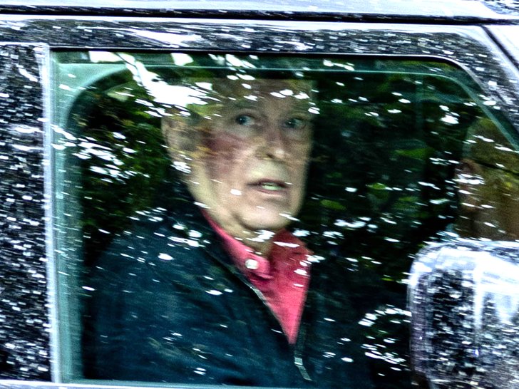 Il mistero del livido sul volto di Andrea Mountbatten-Windsor: cosa è successo all’ex principe confinato a Sandringham? La foto “rubata” in auto scatena le ipotesi