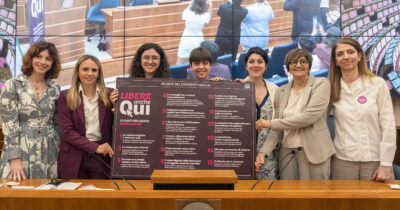 Copertina di ‘Libere anche qui’, il manifesto contro la violenza online sulle donne: “Servono consapevolezza e una legge sul consenso digitale”