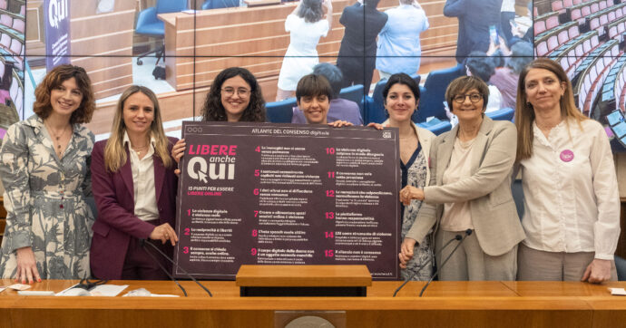 ‘Libere anche qui’, il manifesto contro la violenza online sulle donne: “Servono consapevolezza e una legge sul consenso digitale”