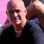 Copertina di “Non c’è nessuna scusa. C’è un difetto in quel tipo di preparazione, perché è una cosa su cui si può lavorare”: così Agassi su Sinner