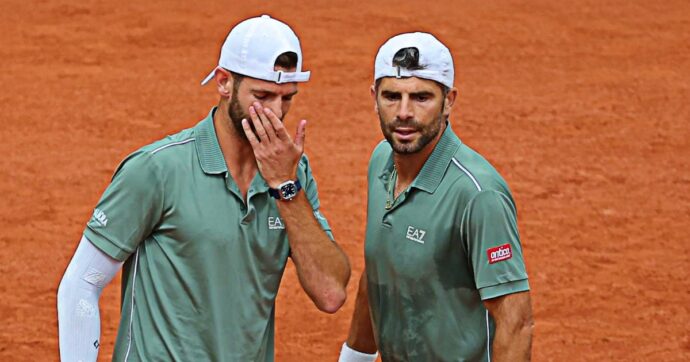 Roland Garros, Bolelli e Vavassori eliminati in semifinale: il 39enne cade e gioca con una fasciatura al piede, ma non basta