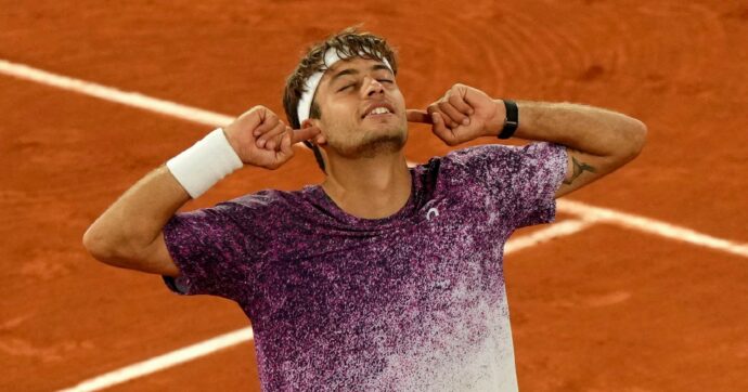 Parigi, italico virus “cortese”: Cobolli finale senza match