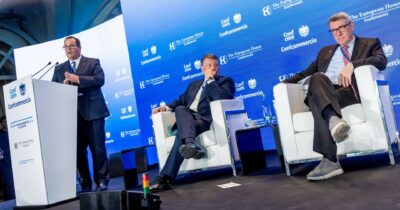 Copertina di Lavoro, il governo ci riprova: il regalo ai sindacati minori