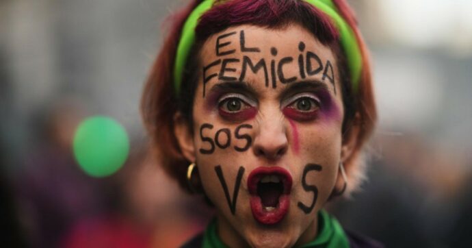 Argentina, l’anniversario di “Ni una menos” segnato da altri femminicidi. Ma Milei taglia fondi e programmi contro la violenza di genere