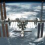 Copertina di Allarme evacuazione per gli astronauti della Stazione spaziale internazionale per una perdita d’aria. Il rifugio dell'equipaggio sulla Crew Dragon, poi il rientro