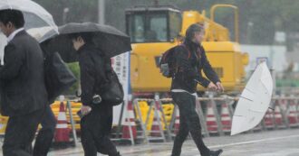 Copertina di Giappone tra tifone Jangmi e caldo estremo: Tokyo paralizzata tra blackout e allagamenti