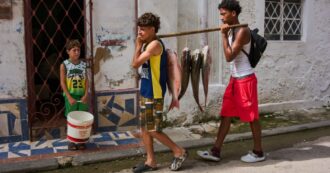 Copertina di Prodotti trafficati illegalmente e prezzi alle stelle: gli Usa colpiscono l’economia cubana usando anche il mercato nero