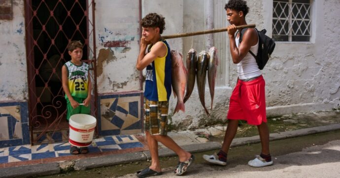 Prodotti trafficati illegalmente e prezzi alle stelle: gli Usa colpiscono l’economia cubana usando anche il mercato nero