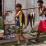 Copertina di Prodotti trafficati illegalmente e prezzi alle stelle: gli Usa colpiscono l’economia cubana usando anche il mercato nero