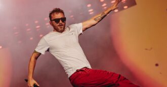 Copertina di Cesare Cremonini al Circo Massimo: il cantautore trascina, dedica alla madre “Vorrei”, accoglie Jovanotti, Elisa, Carboni e Valentino Rossi – La scaletta