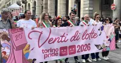 Copertina di Torino festeggia i 20 anni di Pride: “Oltre 160mila persone in corteo”. Luxuria dal palco: “Ora scioperi contro il ddl Valditara”