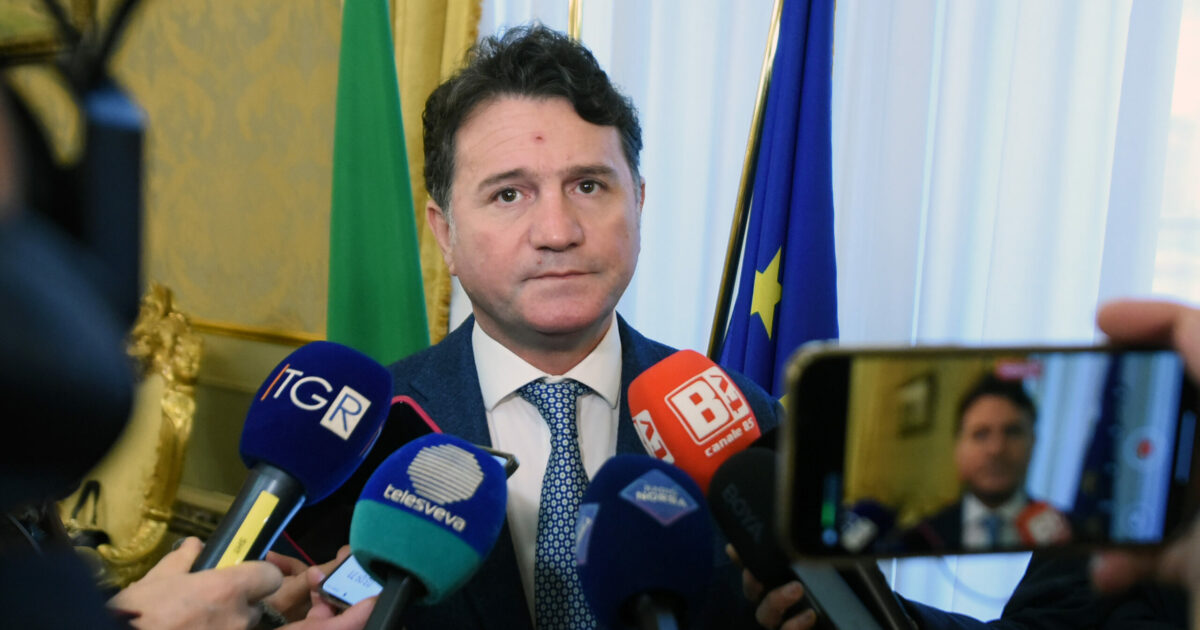 Una donna denuncia il senatore di Forza Italia Silvestro: “C