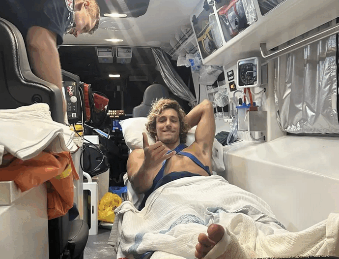 “Ho sentito un colpo violento e una forte trazione al piede. Ho capito che uno squalo mi aveva morso. Mi sono salvato prendendolo a calci”: il racconto del surfista Alejo Santiñaque