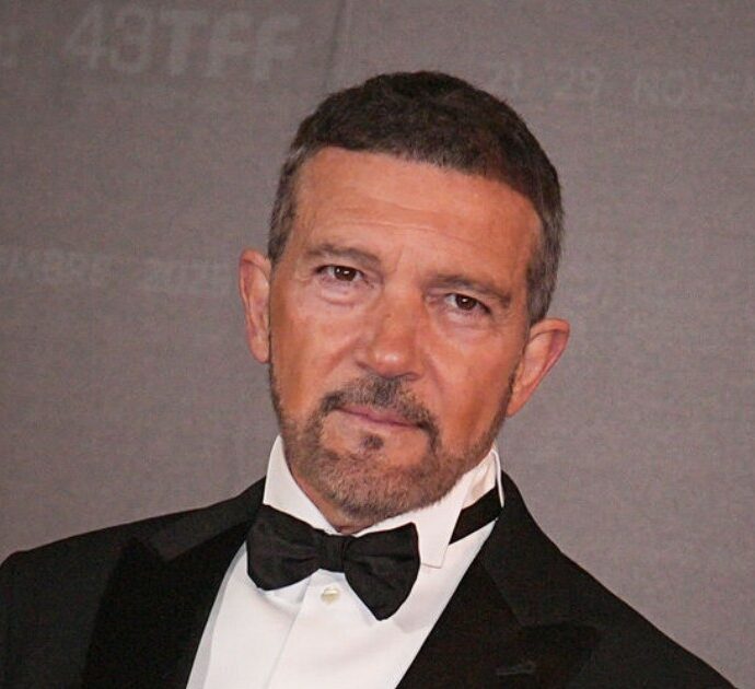 “L’intelligenza artificiale sia al servizio dell’uomo, l’arte ci restituisce anima e profondità”, l’appello di Antonio Banderas a Papa Leone XIV