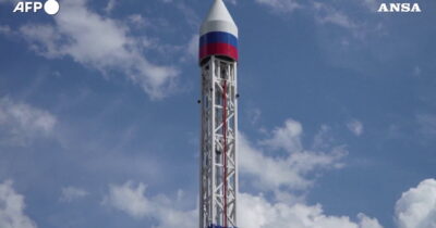 Copertina di La giostra a forma di missile ipersonico: la nuova attrazione “Oreshnik” inaugurata a San Pietroburgo – Video
