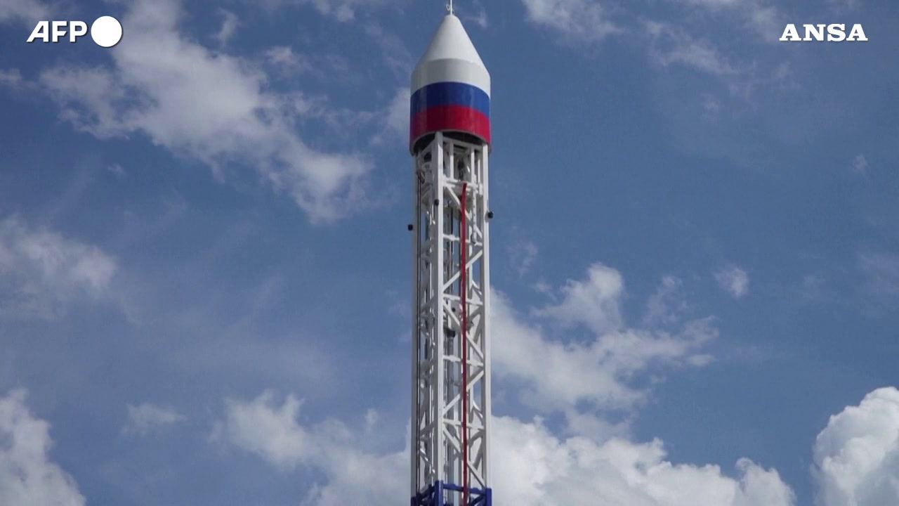 La giostra a forma di missile ipersonico: la nuova attrazion