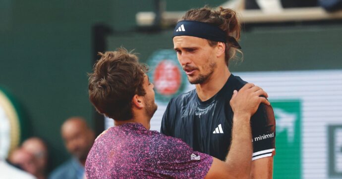Zverev si prende Parigi, ma piega la resistenza di Cobolli solo al 5° set