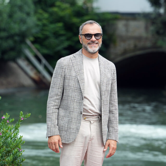 “Sono imbarazzato. Negli ultimi anni sono successe e stanno succedendo cose gravissime e nessuno dice niente. Viviamo in un’epoca in cui abbiamo paura”: così Massimiliano Gallo