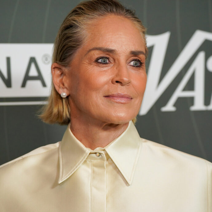 “Mi volevano operare al seno per una doppia mastectomia. Io sapevo di non avere il cancro e avevo ragione, erano tumori benigni”: lo rivela Sharon Stone
