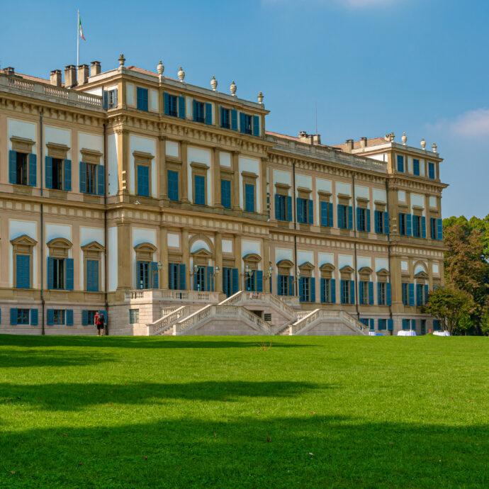 Se**o in pieno giorno al parco di Monza tra bambini e famiglie: multa da 253 euro per due uomini di 60 e 70 anni