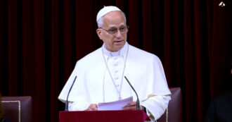 Copertina di Papa Leone XIV contro il riarmo: “Preoccupante che venga presentato come risposta inevitabile alla fragilità internazionale”