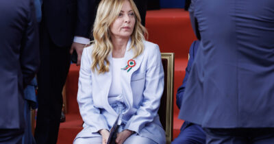 Copertina di Ucraina, Tusk: “Ho parlato con Meloni, non è entusiasta del formato E3”. Bulgaria annuncia stop all’invio di armi a Kiev