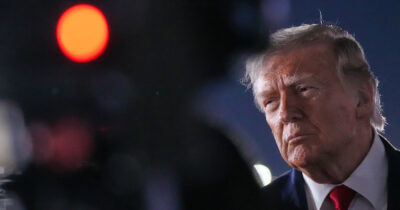 Copertina di Trump: “L’elicottero Usa precipitato è stato abbattuto da Teheran. Risponderemo”. Iran: “Rischio costante per gli stranieri a Hormuz”