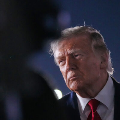 Copertina di Trump: “L'elicottero Usa è stato abbattuto da Teheran. Risponderemo”. Israele bombarda ancora il Libano: almeno 29 morti