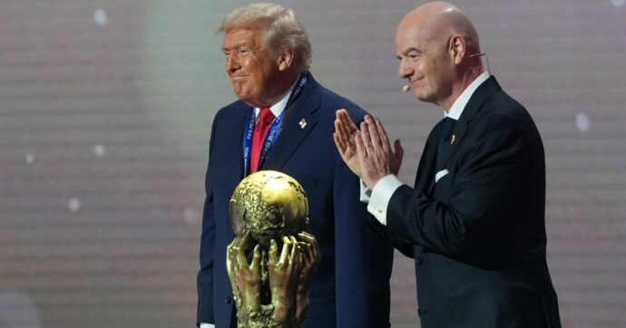 Il Mondiale negli Usa mostra il vero volto di Trump nel silenzio della Fifa: giocatori perquisiti e interrogati, l’arbitro somalo respinto